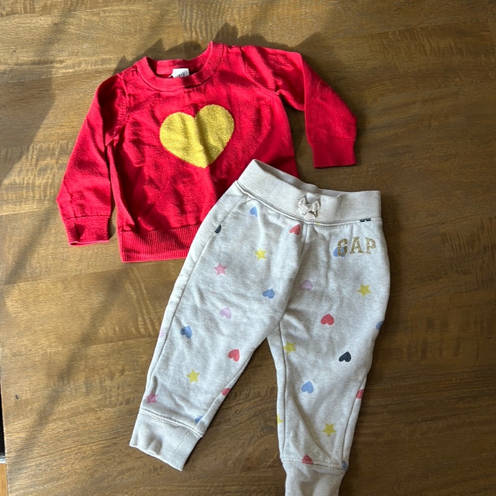 Baby gap valentines heart set 18-24m